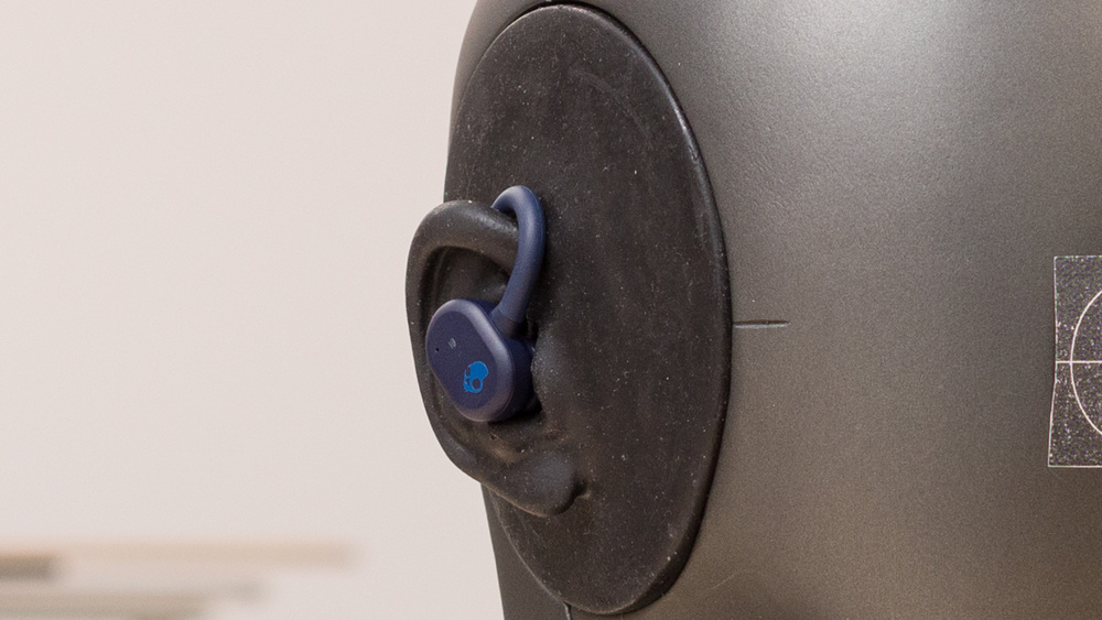 Side angle of the Skullcandy Push Active