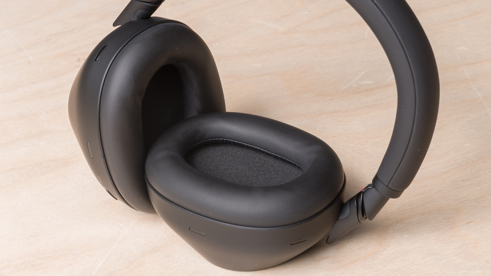 Picture of the XM6 earpads