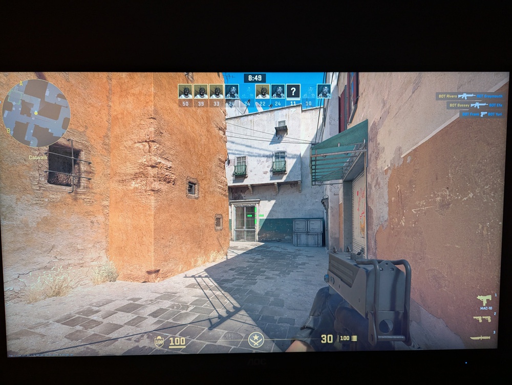 Counter-Strike 2 in HDR on the AOC Q27G40XMN.