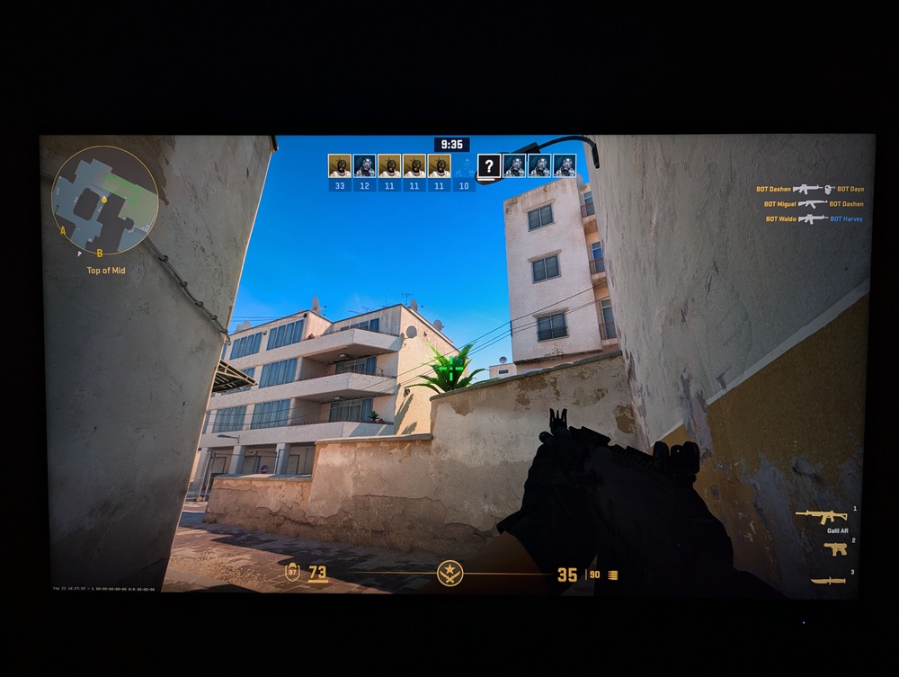 Counter-Strike 2 in HDR on the AOC Q27G40XMN with HDR from the monitor's OSD enabled.