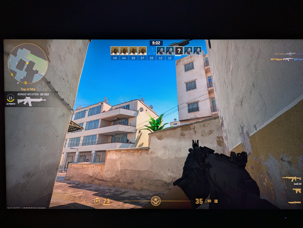 Counter-Strike 2 on the AOC Q27G40XMN with HDR from the monitor's OSD disabled.