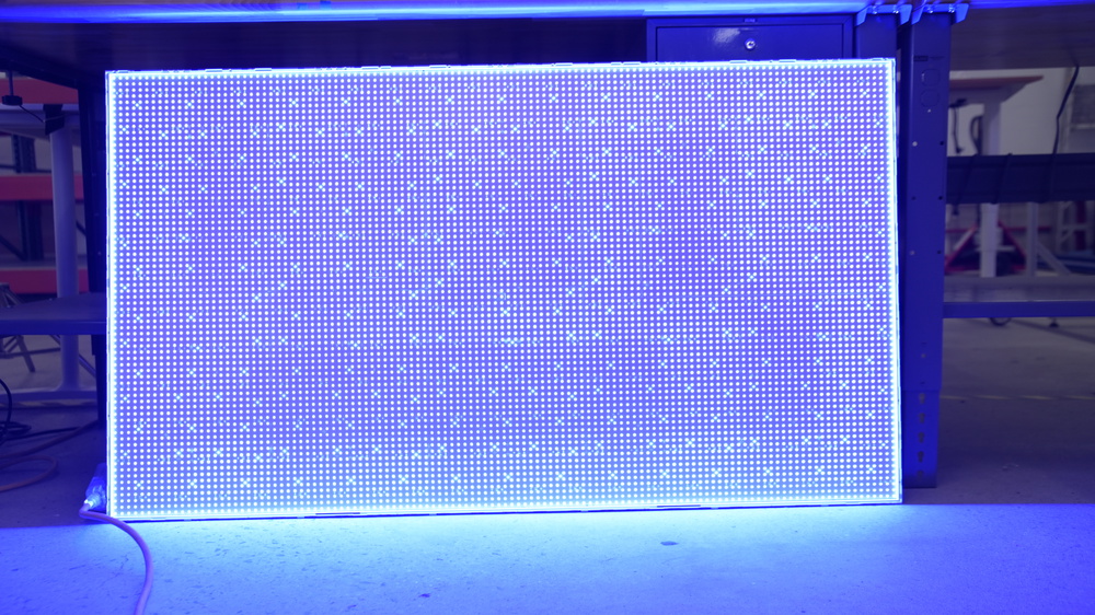 LG QNED90 2021 backlight LEDs.