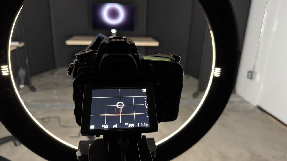 RTINGS.com setup for the reflections test