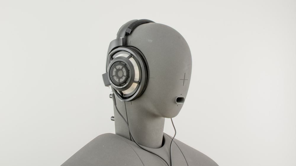 An angled image of the Sennheiser HD 800 S.