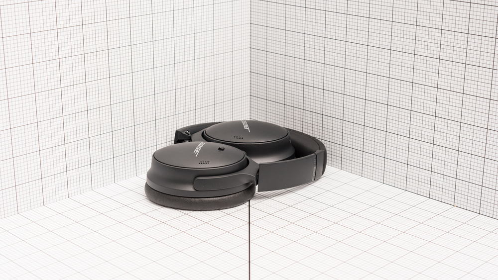 Portability picture of the Bose QC45 Wireless.