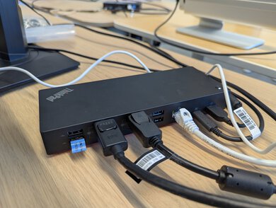 HDMI and DisplayPort connections on a USB dock.