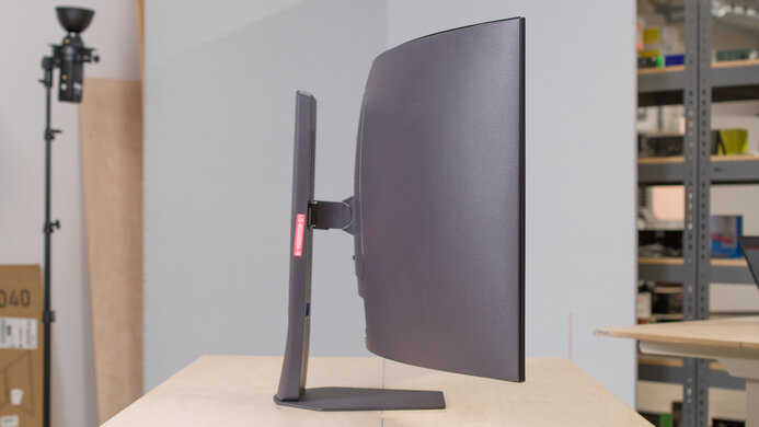 Side view of the LG 45GX950A-B.