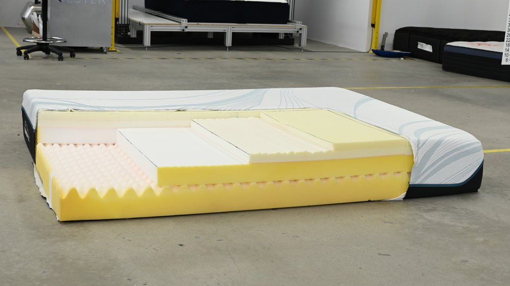 The Tempur-Pedic TEMPUR-Adapt's cross-section photo.