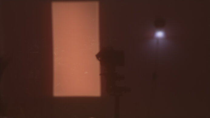 MSI MPG 271QRX photo in a bright room