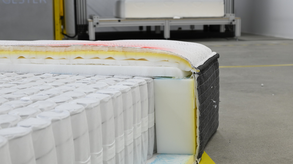 The Beautyrest Silver BRS900's edge component photo.