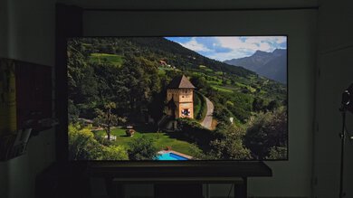 Landscape pool photo on the Samsung 100QN80F.