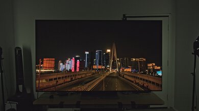 Yellow skyscraper brightness test photo on the LG G5 OLED.