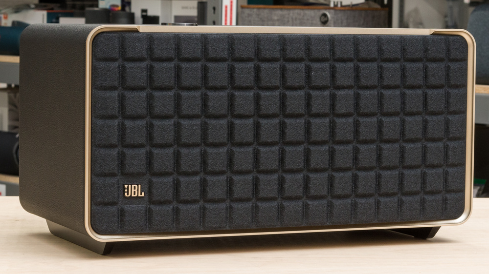 The JBL Authentics 500's design.