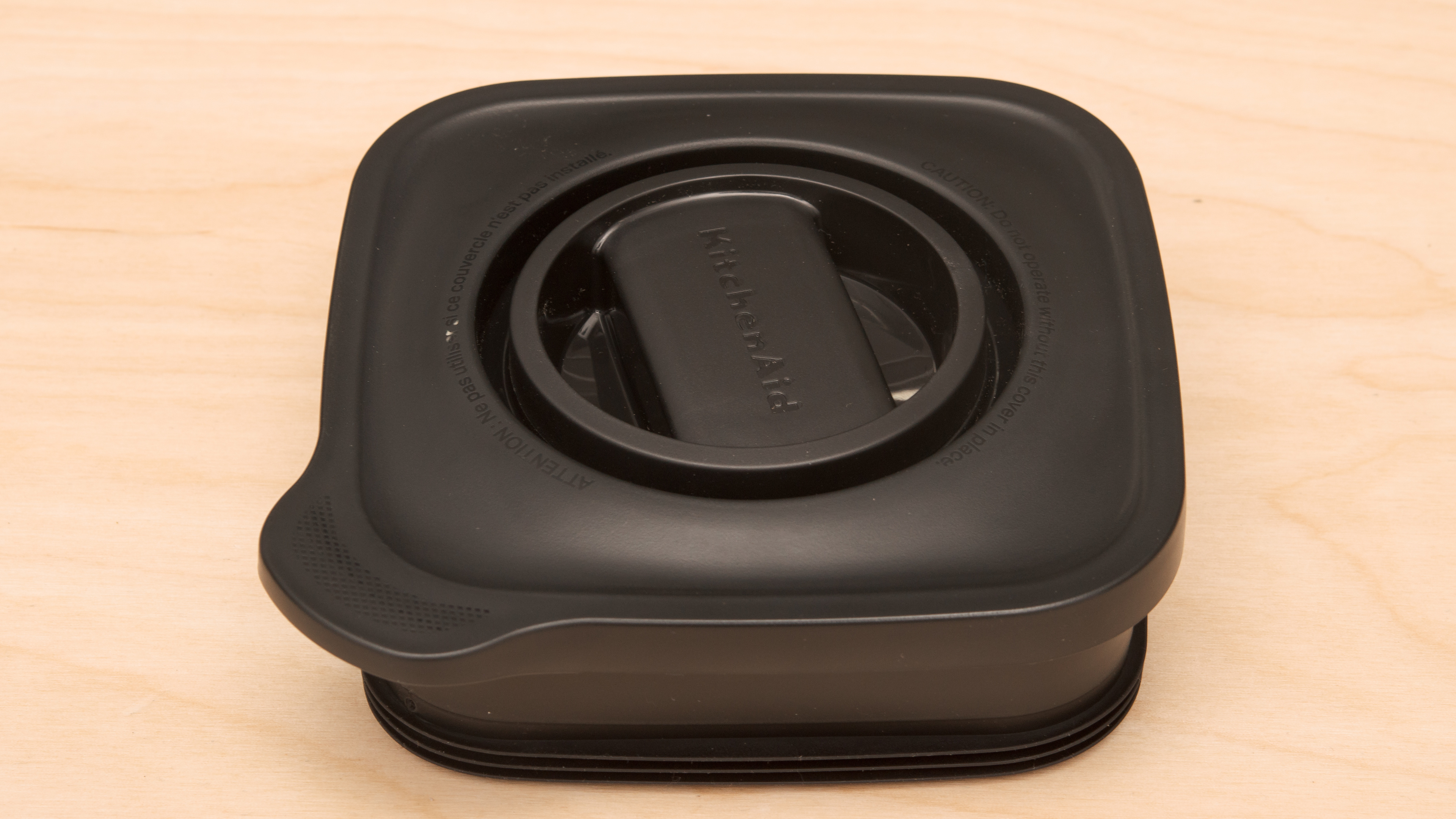 A 2-part lid makes adding ingredients or stirring much easier (KitchenAid K400)