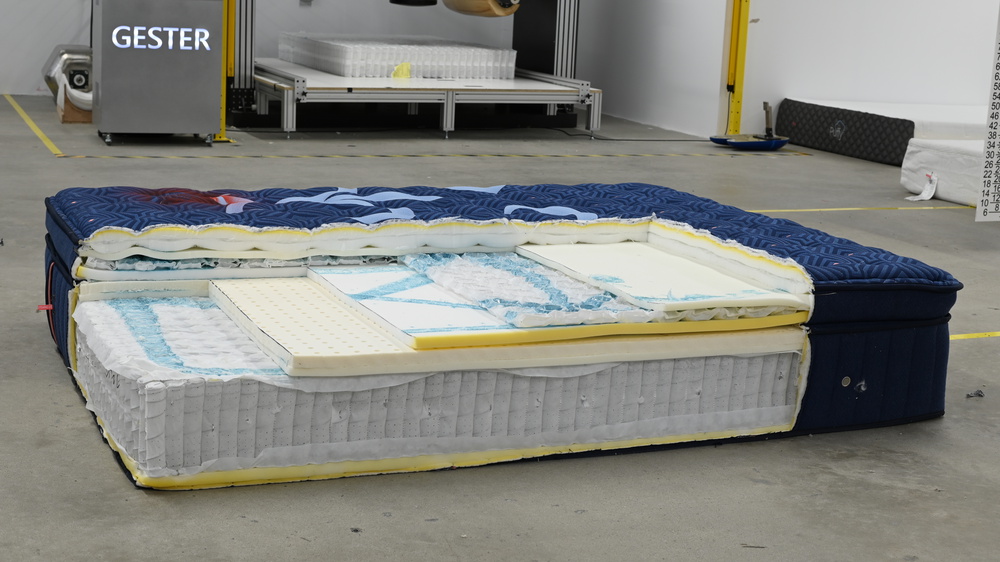 A cross-section of the Stearns & Foster Lux Estate mattress.